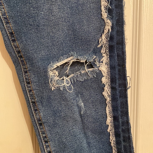 Frayed Ripped Jeans - Picture 2 of 4